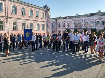 ХАЙ ЩАСТИТЬ ВАМ, ДОРОГІ ПЕРШОКУРСНИКИ!