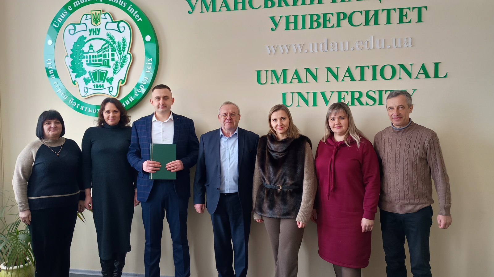 Вітаємо аспіранта кафедри агрохімії і ґрунтознавства Олександра Шевчука з одержанням диплома доктора філософії!