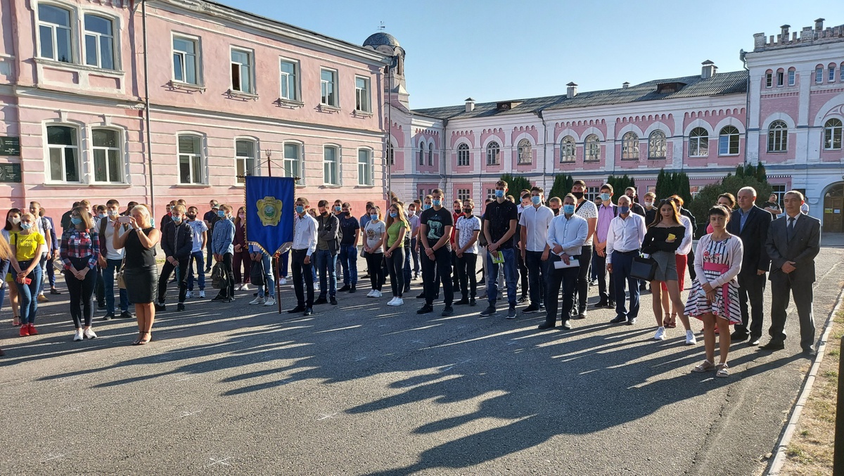 ХАЙ ЩАСТИТЬ ВАМ, ДОРОГІ ПЕРШОКУРСНИКИ!